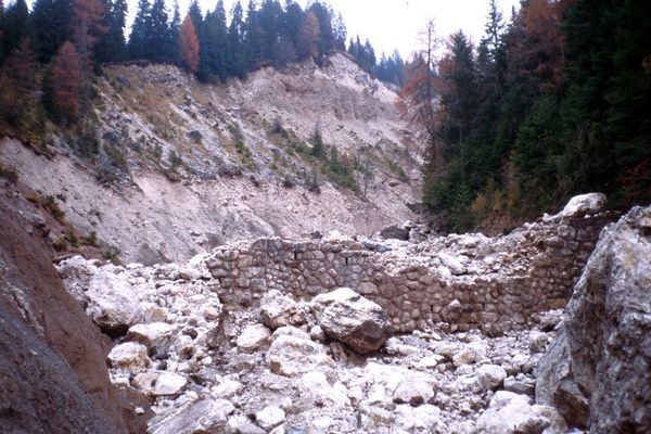 Un’immagine del 1994 che rende l’idea dell’entità dei dissesti allora presenti sul rio Val della Vecchia 