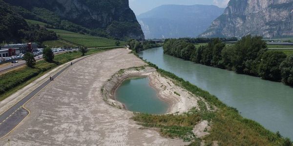 Immagine decorativa per il contenuto Bacini montani, conclusi i lavori di rinaturalizzazione della golena del fiume Adige